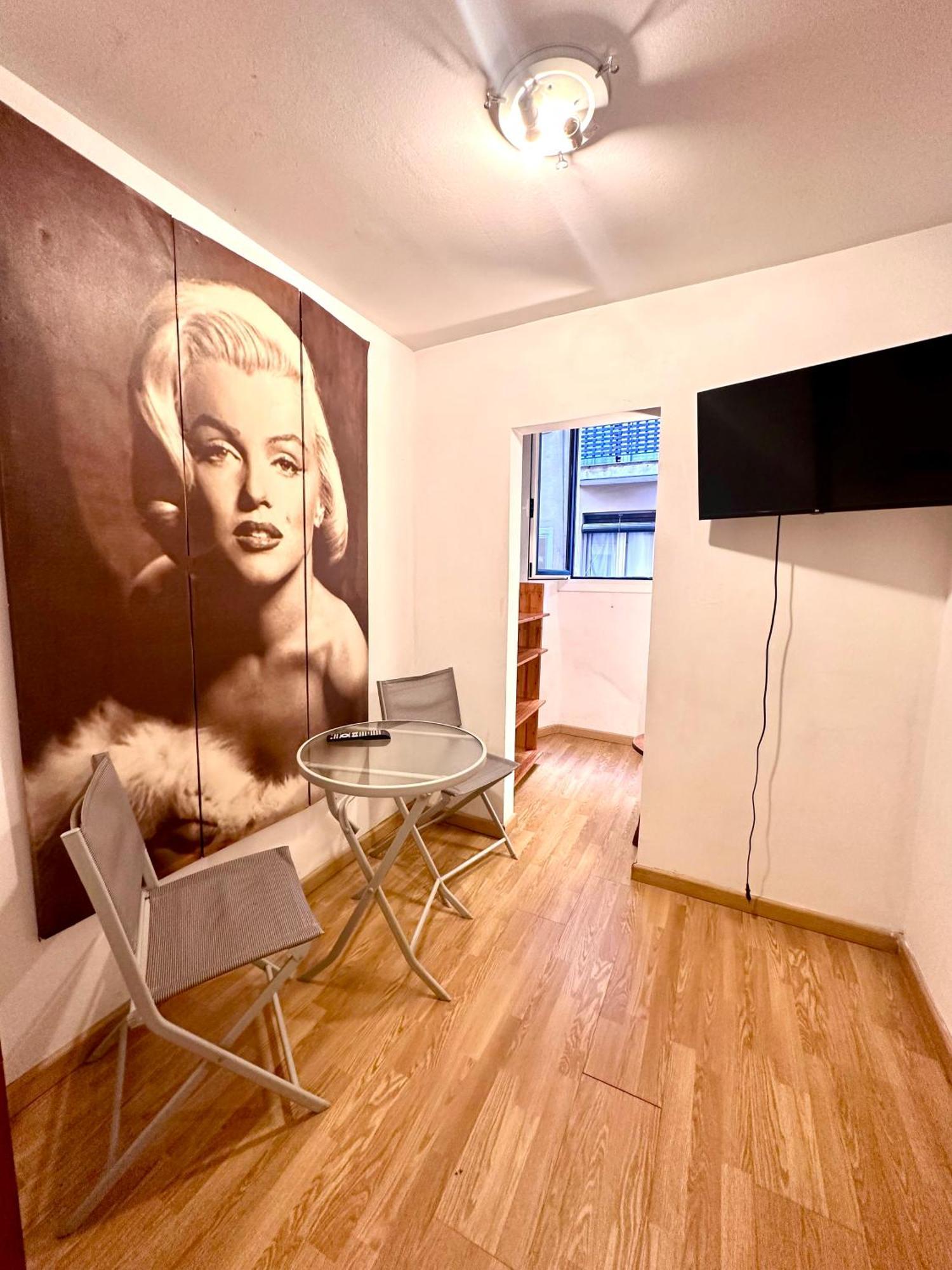 Private Rooms In City Center Барселона Екстер'єр фото