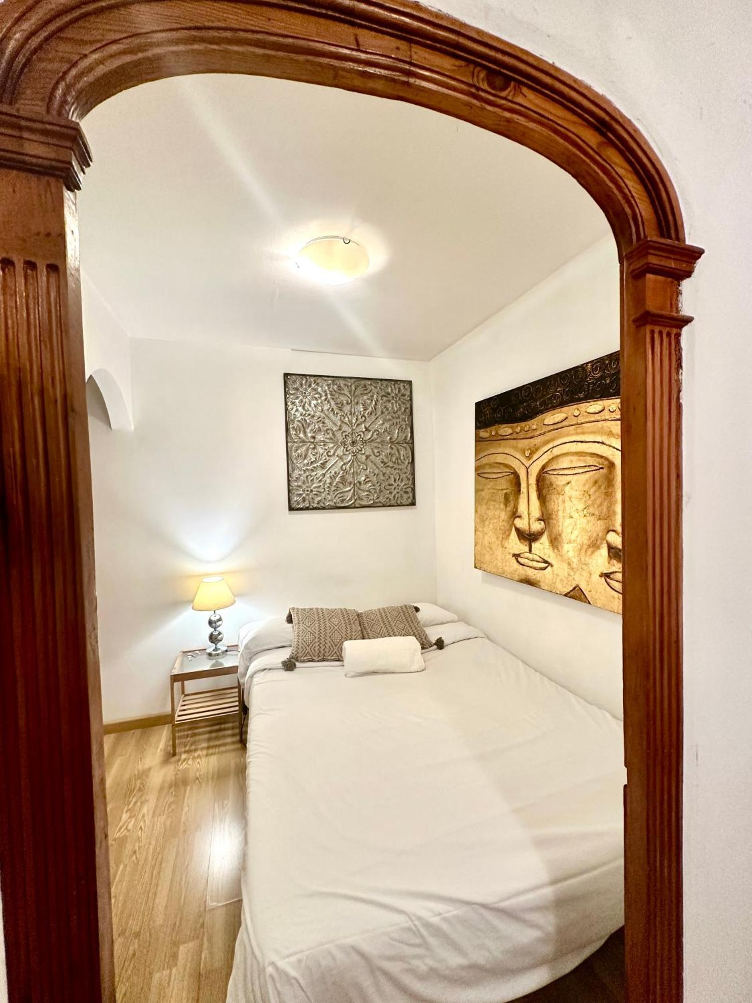 Private Rooms In City Center Барселона Екстер'єр фото
