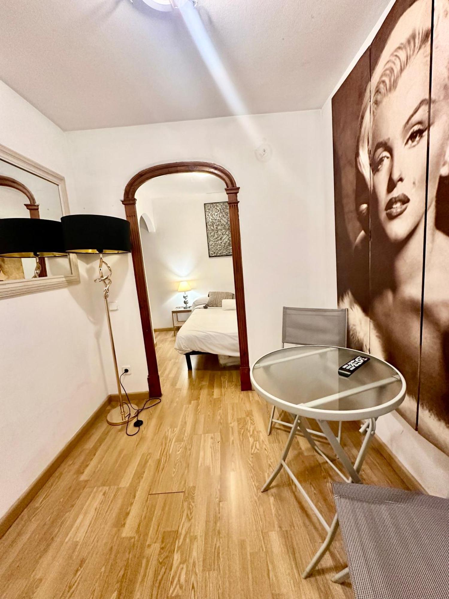 Private Rooms In City Center Барселона Екстер'єр фото